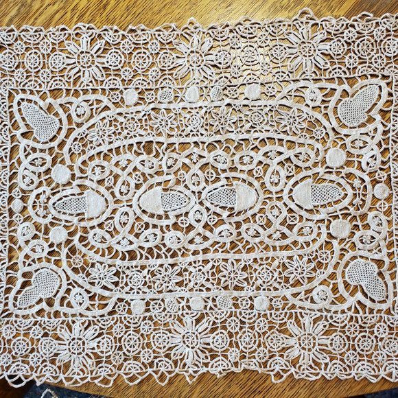 4 ITALIAN NEEDLE LACE RETICELLA PLACEMATS ACORN - Picture 2 of 13